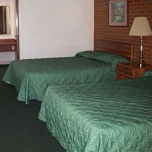 Provo Travelers Inn Room photo